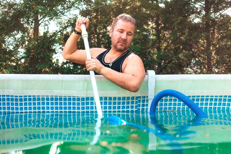 Jak se (nejen) v létě postarat o vodu v bazénu